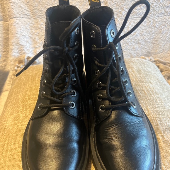 Dr. Martens Luana Boots Womens Size 7 L Black Leather Combat Air Wair Lace Up - Picture 4 of 7